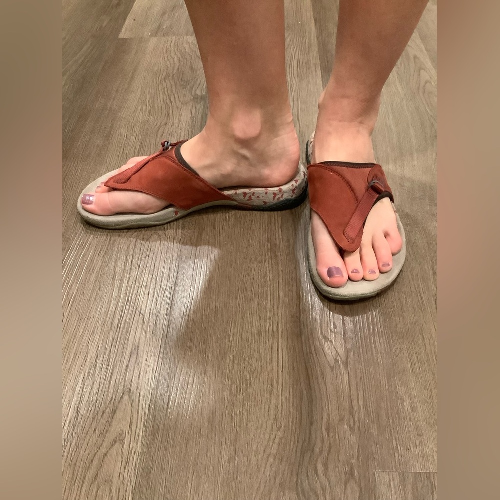 Merrell Women's Rust Orange Suede Thong Sandals - Picture 2 of 11